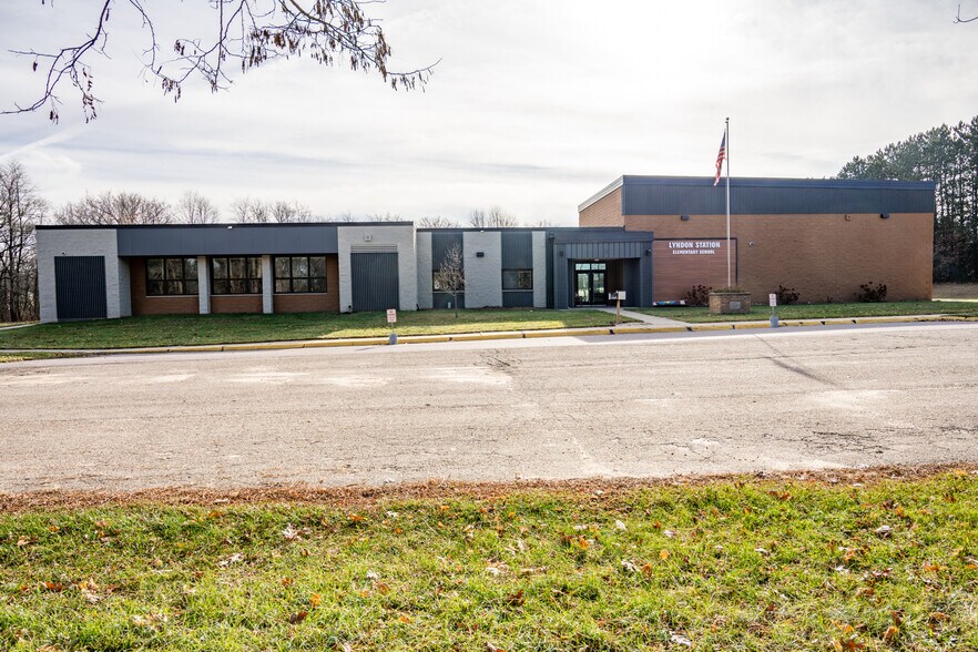 More Photos Of 201 Hoehn dr, Lyndon Station Specialty For Sale