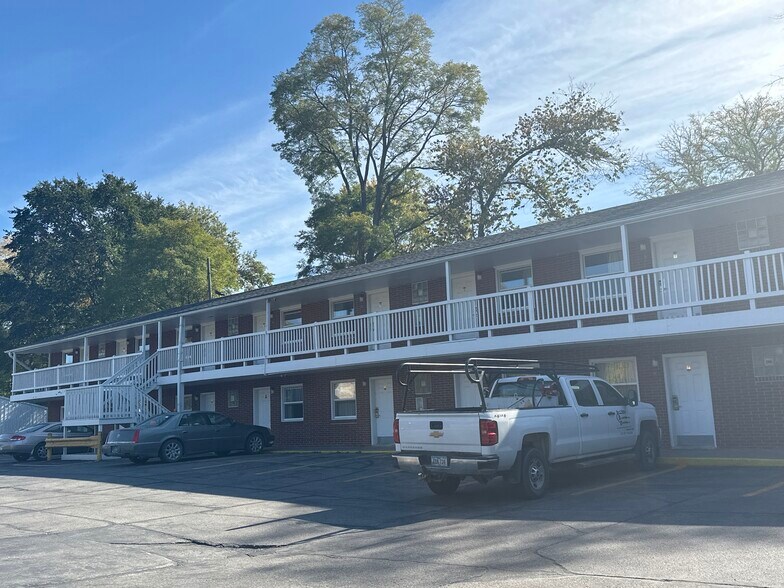 More Photos Of 1210 A Ave E, Oskaloosa Hotel For Sale