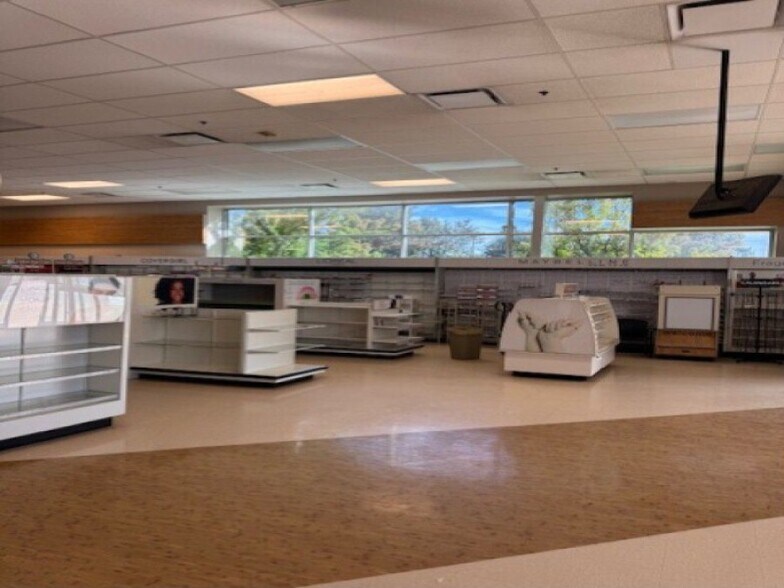 More Photos Of 63033 Van Dyke Rd, Washington Freestanding For Lease