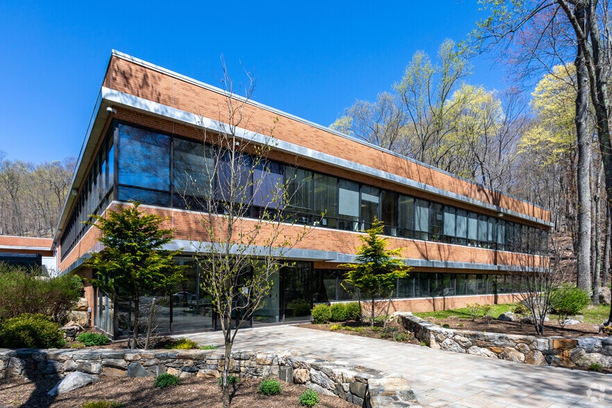 Primary Photo Of 28 Kaysal Ct, Armonk Office For Lease