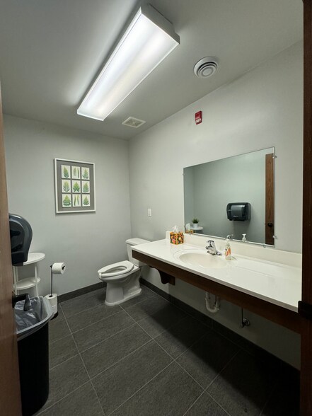 More Photos Of 1227 S 6th St, Minneapolis Freestanding For Lease