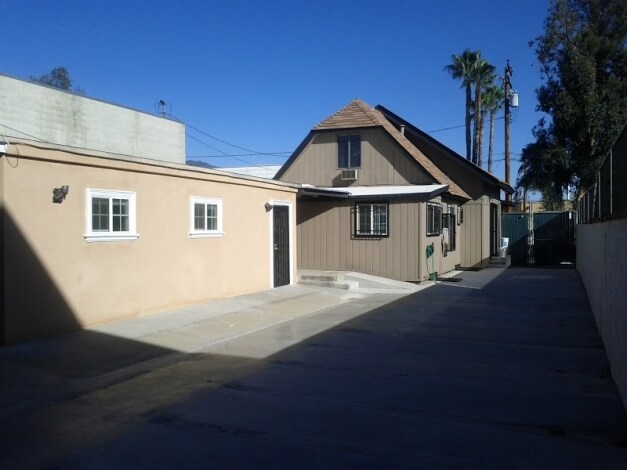 More Photos Of 31 Fulton Ave, Pasadena Light Manufacturing For Sale