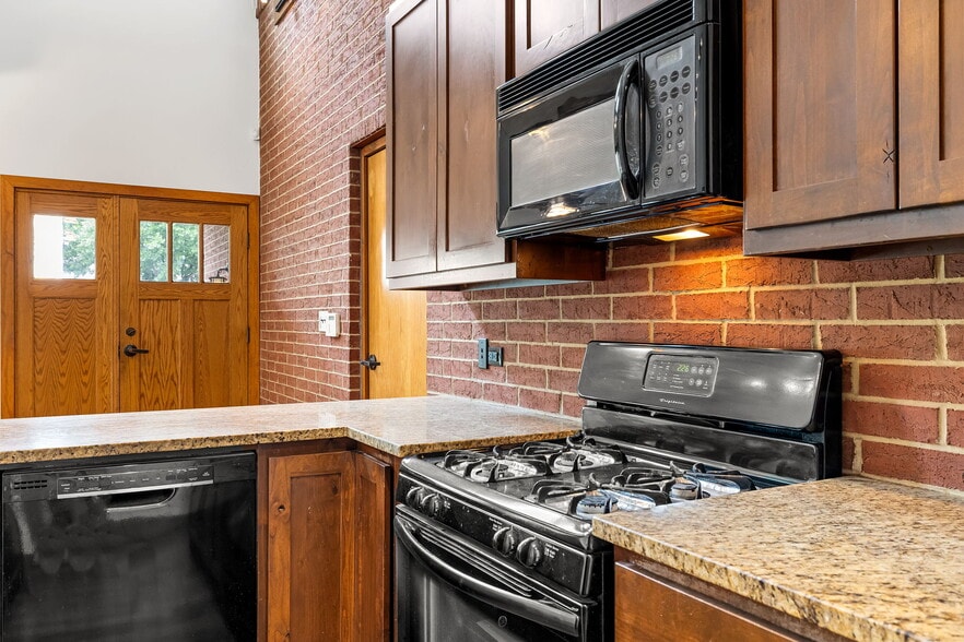 More Photos Of 1515 E Belt Line Rd, Carrollton Office Residential For Sale