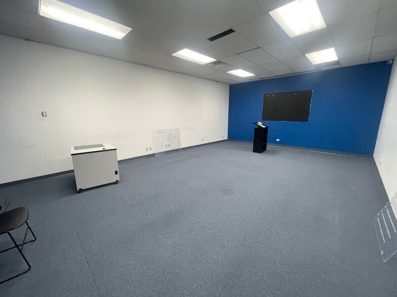 More Photos Of 105-115 S Grove Ave, Elgin Medical For Lease