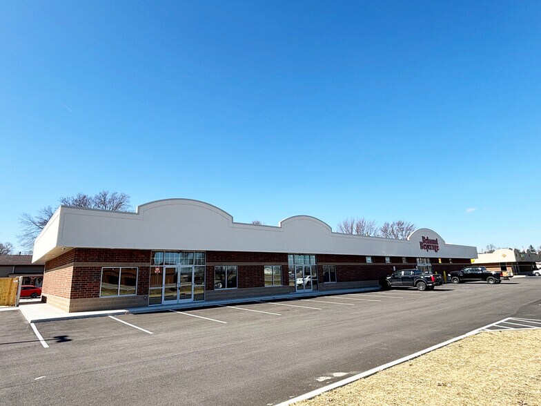 Primary Photo Of 8972 N US Highway 24 E, Roanoke Storefront For Lease