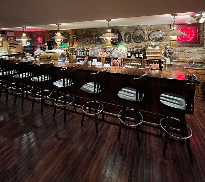 More Photos Of 690-692 State Route 66, Leechburg General Retail For Sale