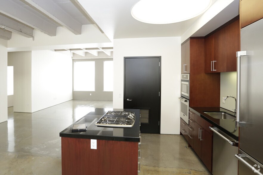 More Photos Of 411 W 5th St, Los Angeles Apartments For Lease