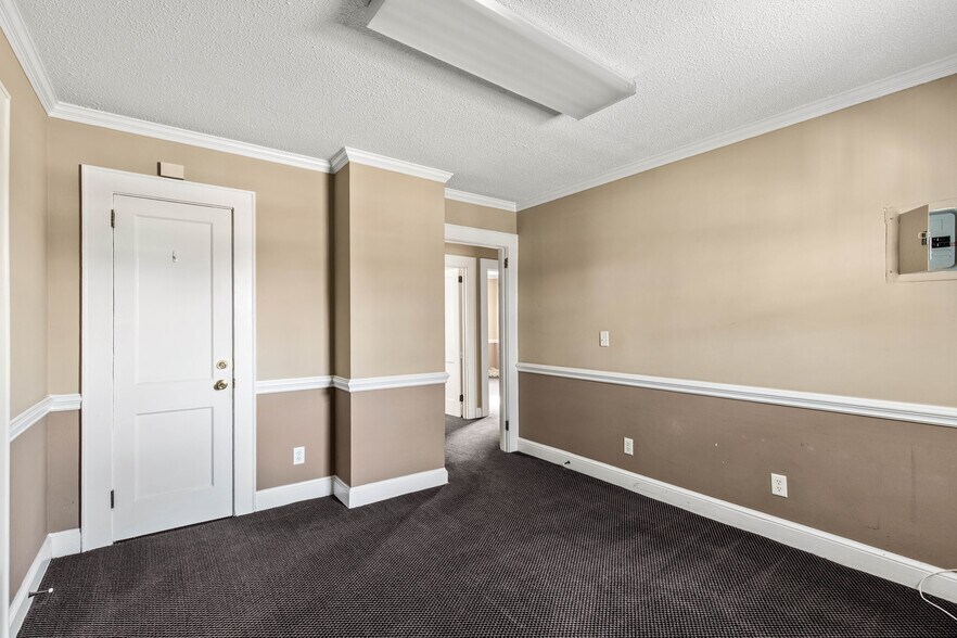 More Photos Of 302 N White St, Lancaster Office For Sale