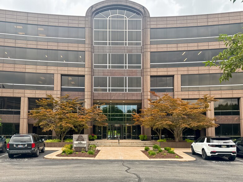 More Photos Of 6100 Oak Tree Blvd, Independence Coworking Space