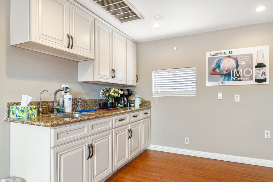 More Photos Of 5604-5608 Rosemead Blvd, Temple City Storefront Retail Residential For Sale