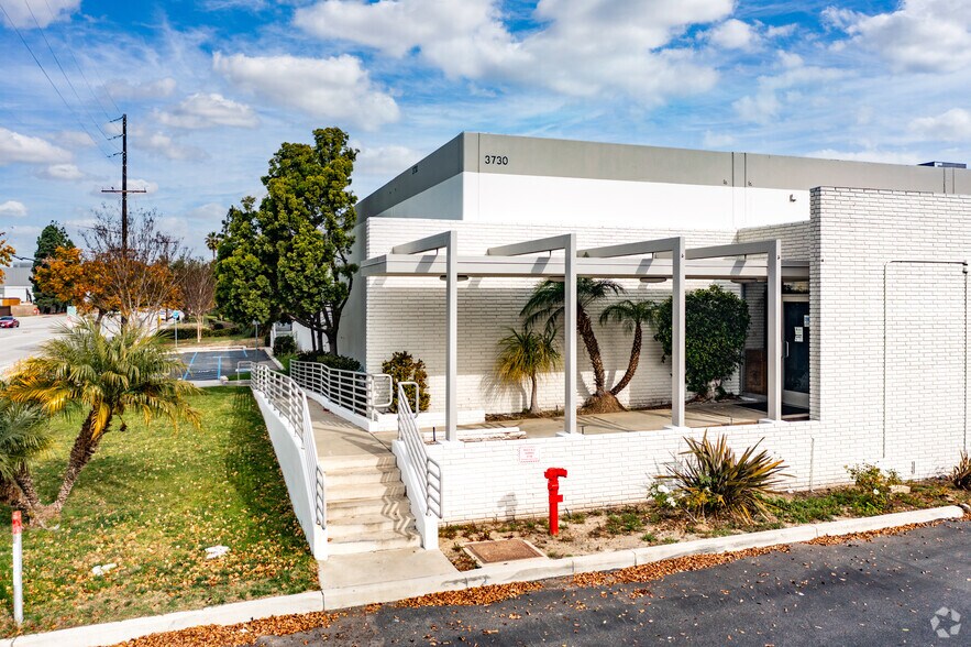 More Photos Of 3730 Redondo Beach Ave, Redondo Beach Warehouse For Lease