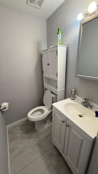 More Photos Of 424 SE 47th Ter, Cape Coral Unknown For Lease