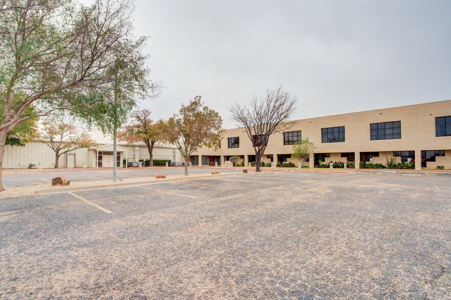 More Photos Of 3802-3806 Interstate 27, Lubbock Office For Sale