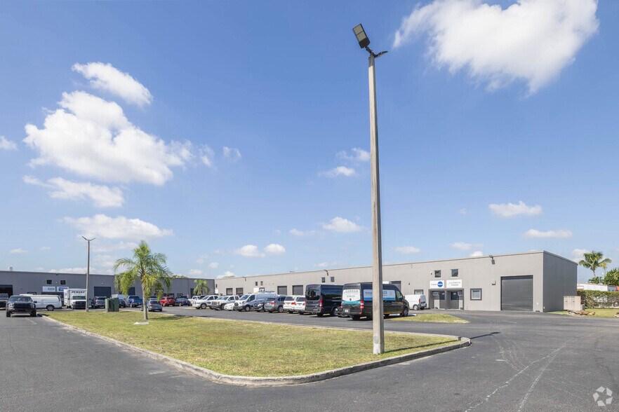 More Photos Of 14000-14048 SW 140th St, Miami Warehouse For Lease
