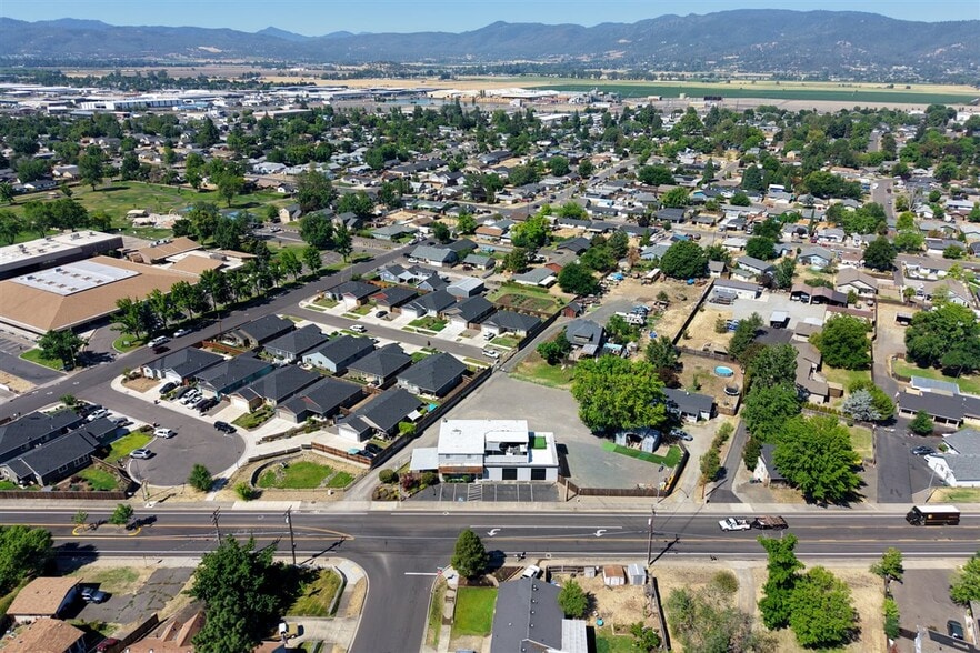 More Photos Of 2937 Merriman Rd, Medford Storefront Retail Residential For Sale