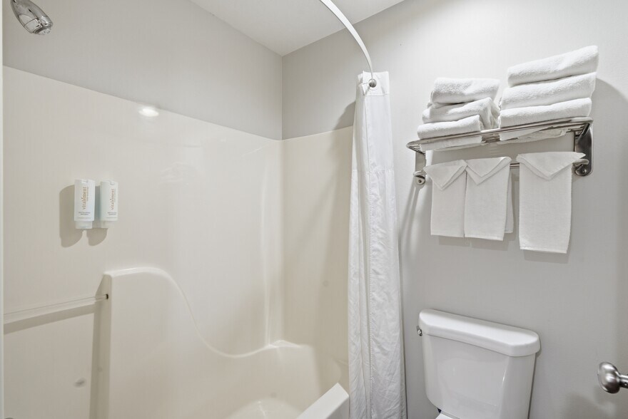 More Photos Of 626 W 1400 N, Beaver Hotel For Sale