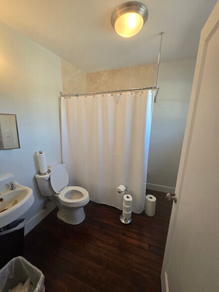 More Photos Of 2108 Airport Blvd, Mobile Office For Sale