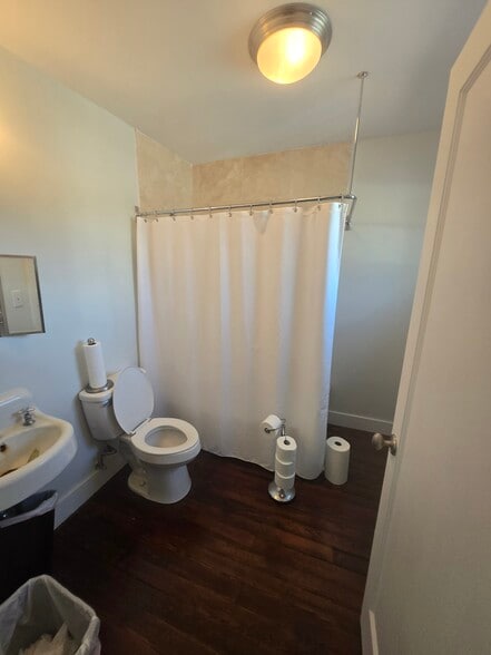 More Photos Of 2108 Airport Blvd, Mobile Office For Sale