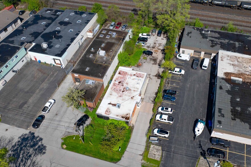 More Photos Of 475 Enfield Rd, Burlington Veterinarian Kennel For Sale