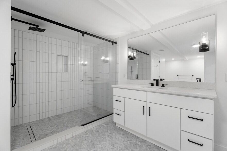 More Photos Of 44 Williams Ave, Mystic General Retail For Sale