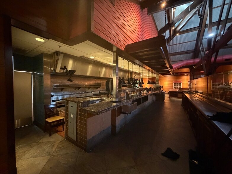 More Photos Of 6100 Robinson Center Dr, Pittsburgh Restaurant For Lease