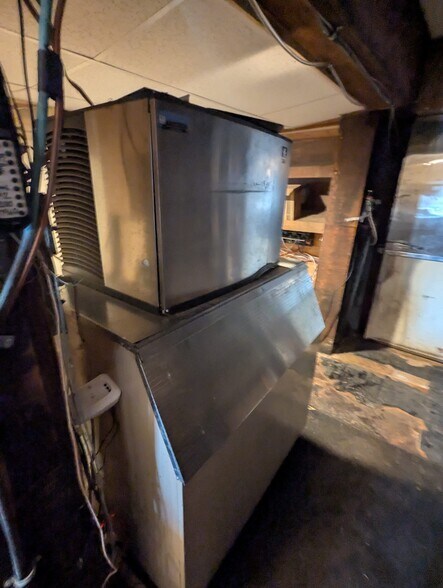 More Photos Of 17 Main St, Ballston Lake Restaurant For Lease