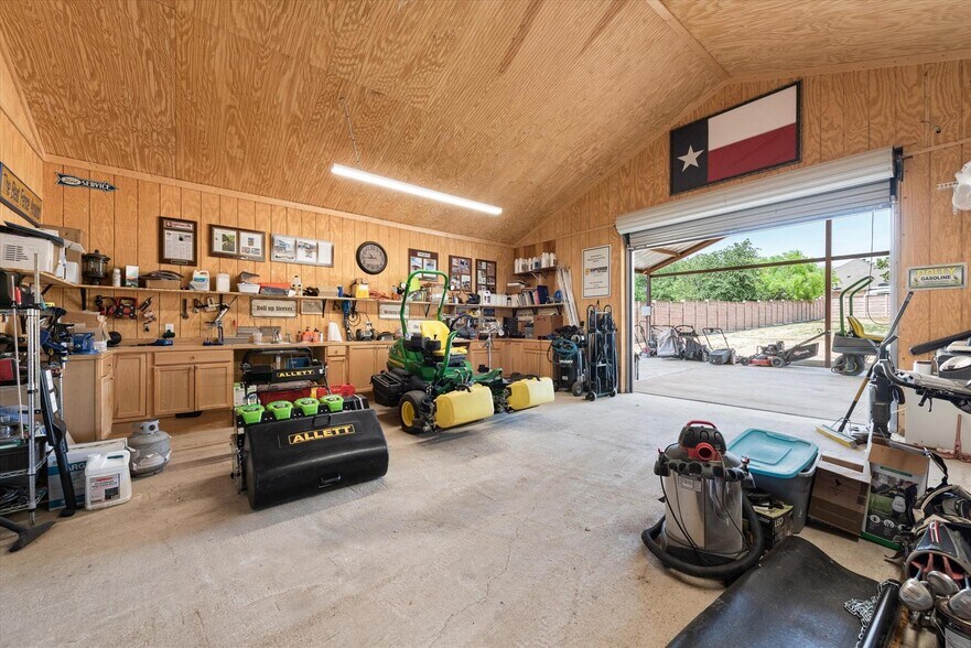 More Photos Of 1000 County Road 904, Joshua Golf Course Driving Range For Sale