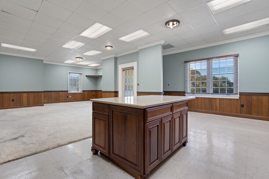 More Photos Of 282 Lameuse St, Biloxi Office For Sale