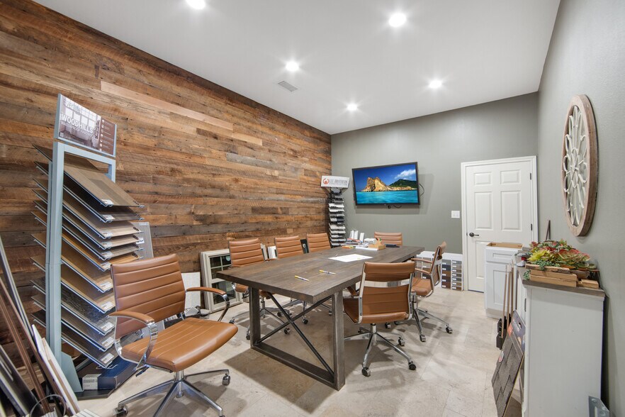 More Photos Of 140 State Highway 19, Huntsville Loft Creative Space For Sale
