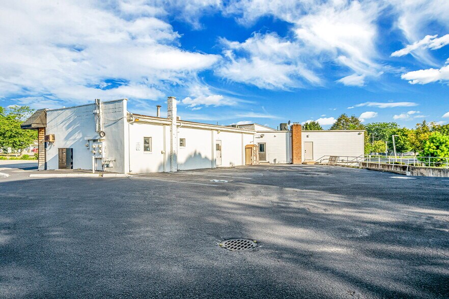 More Photos Of 10200 Main Rd, Mattituck Medical For Lease