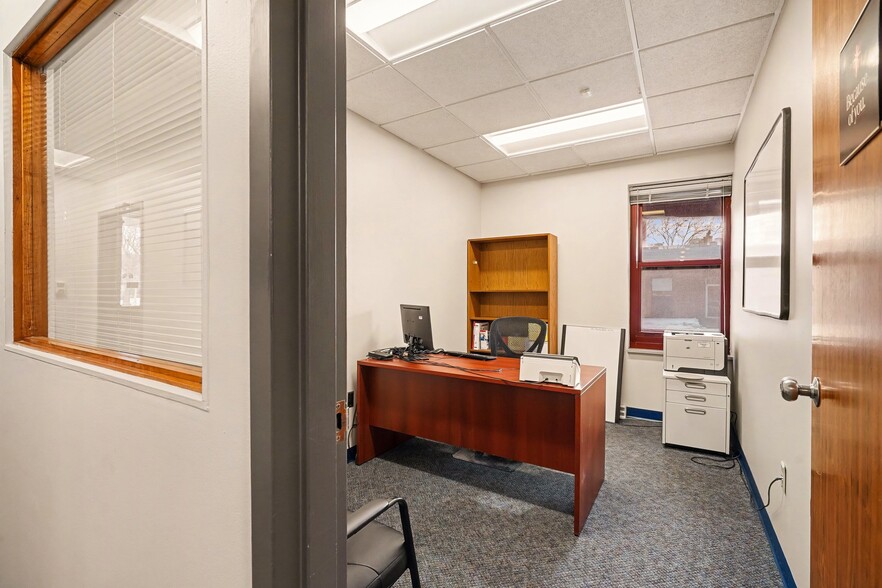 More Photos Of 2450 Park Ave, Minneapolis Office For Sale