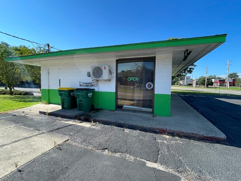 More Photos Of 5970 S Madison Ave, Indianapolis Freestanding For Sale