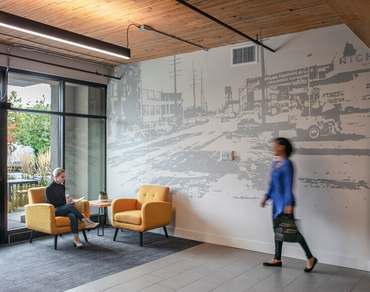 More Photos Of 5100 S Macadam Ave, Portland Office For Sale