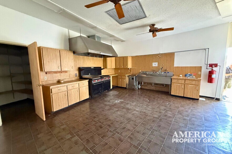 More Photos Of 2209 75th St W, Bradenton Religious Facility For Lease