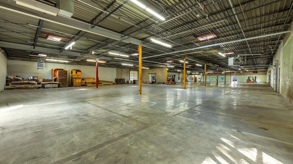 More Photos Of 333 Sante Ave, Kirkwood Warehouse For Lease