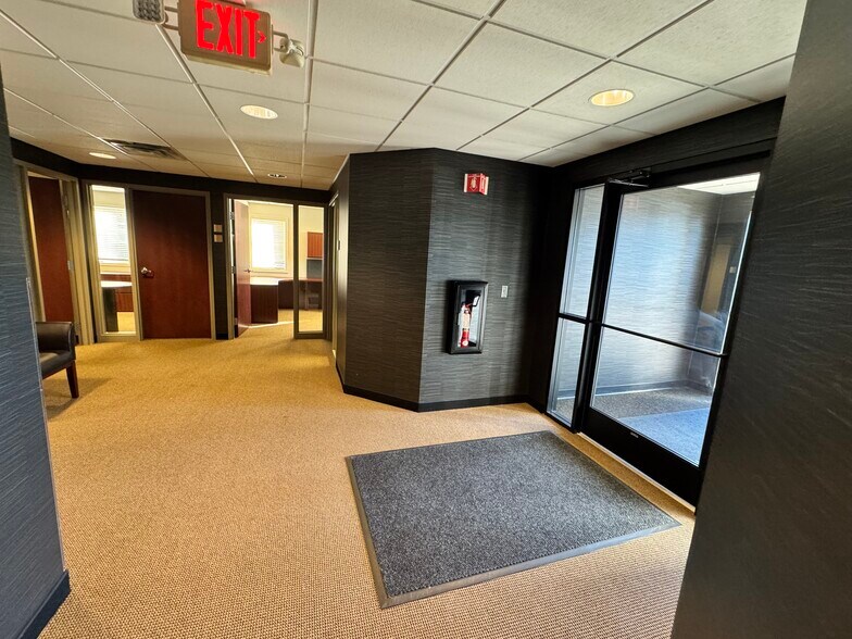 More Photos Of 650 Dodge Ave NW, Elk River Office For Lease