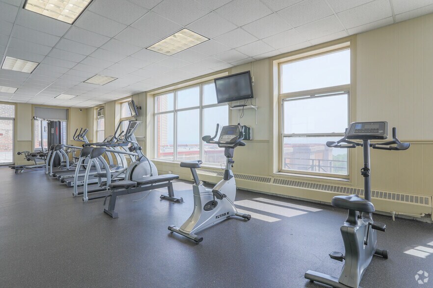 More Photos Of 5240 N Sheridan Rd, Chicago Apartments For Lease