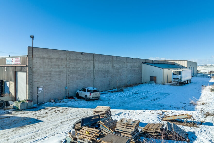More Photos Of 3916 56th Ave SE, Calgary Warehouse For Lease
