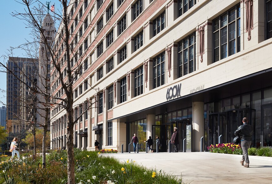 More Photos Of 600 W Chicago Ave, Chicago Office For Lease