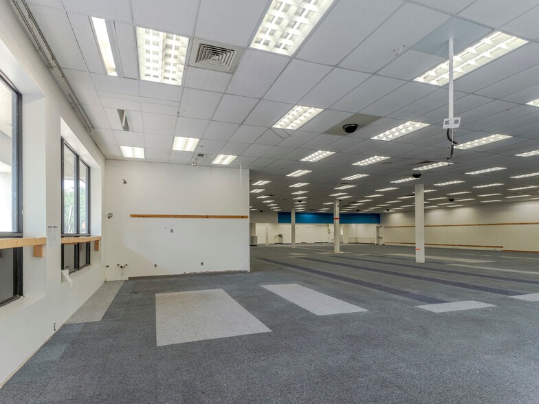 More Photos Of 6980 W Commercial Blvd, Lauderhill Drugstore For Sale