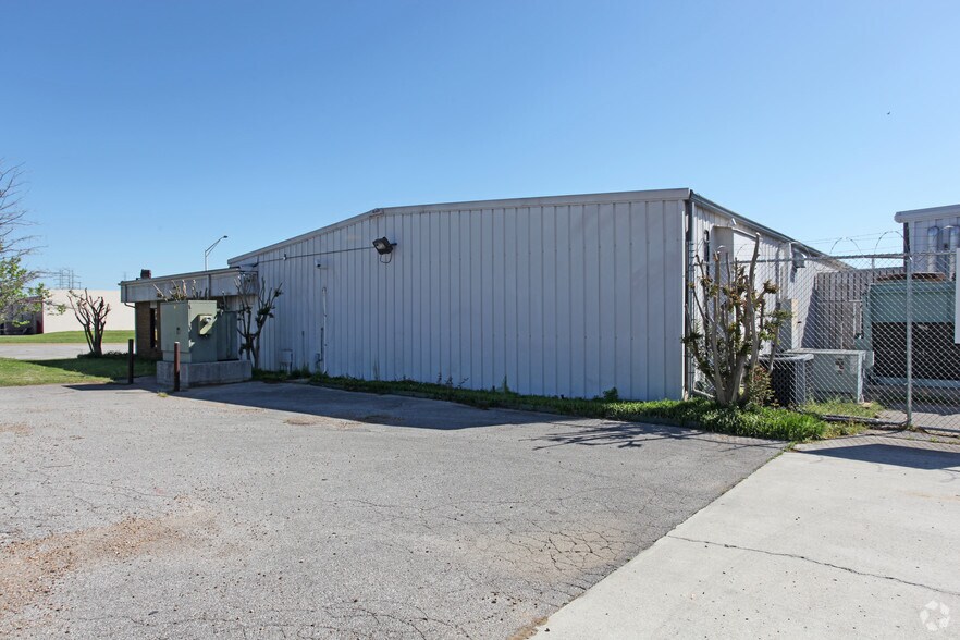 More Photos Of 2215 Mock Rd, Huntsville Flex For Sale