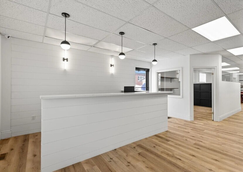 More Photos Of 696 Hamilton Rd, London Office For Lease