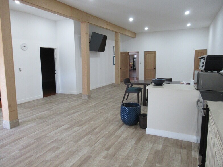 More Photos Of 1820 E Rosecrans Ave, Compton Storefront For Sale