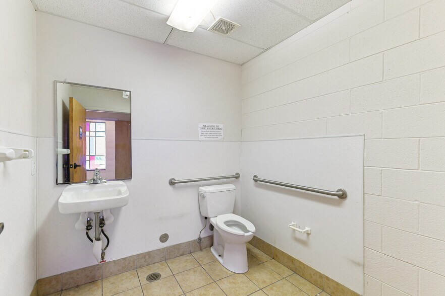 More Photos Of 3955-3995 N Irving St, Denver Religious Facility For Lease
