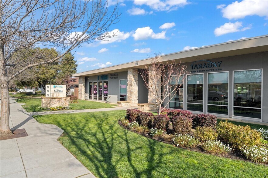 More Photos Of 555 Veterans Blvd, Redwood City Office For Lease