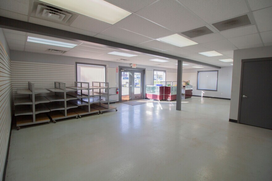 More Photos Of 1171 M-89, Plainwell Auto Repair For Lease