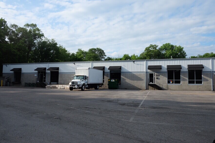 More Photos Of 201 Whitsett Rd, Nashville Warehouse For Lease