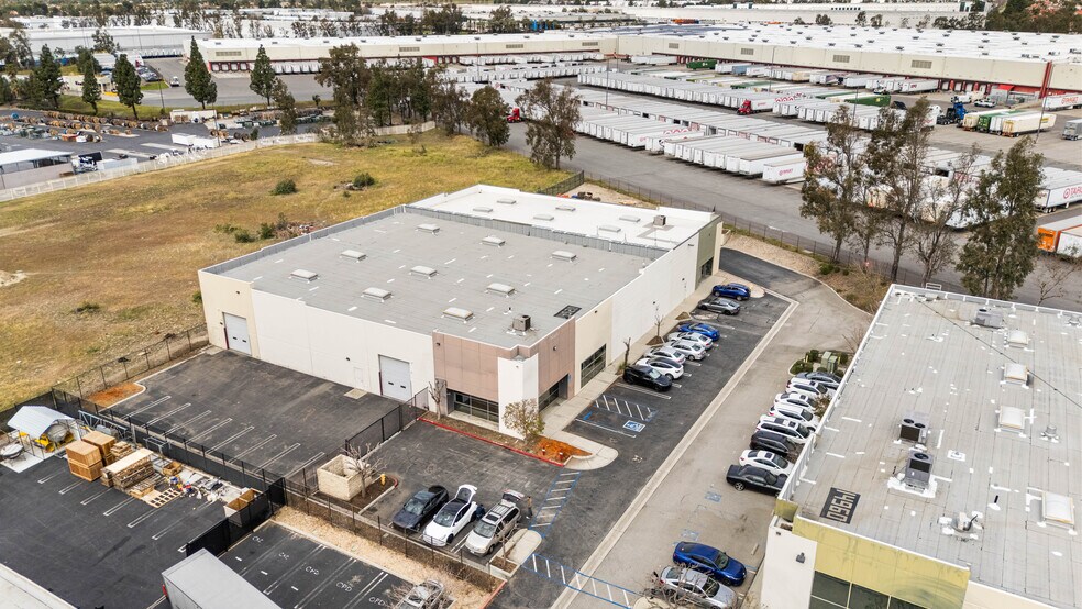 More Photos Of 14920 Hilton Dr, Fontana Warehouse For Lease