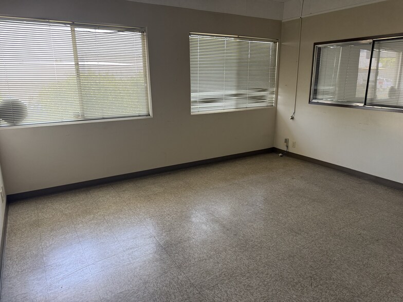 More Photos Of 2242 Hoover Ave, Modesto Warehouse For Lease