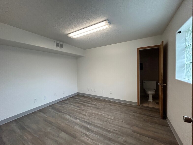 More Photos Of 633 N Morton St, Bloomington Research And Development For Lease